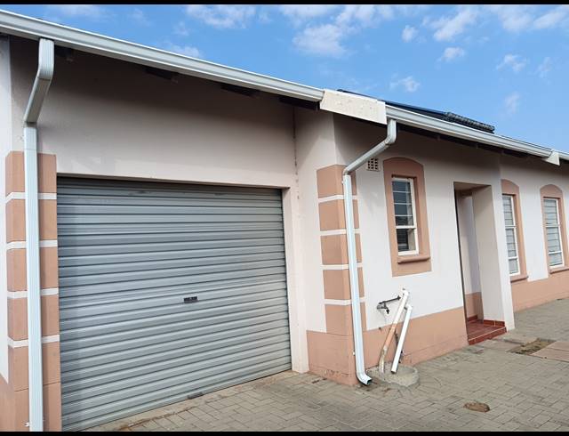 3 BEDROOM HOUSE FOR SALE IN RACEWAY